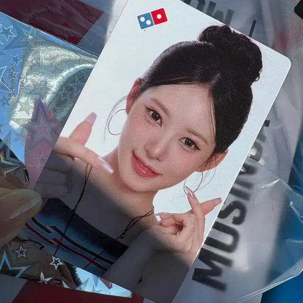 [BUNJANG] Domino's Pizza x LE SSERAFIM Photocard / 도미노 피자 리센느 포카