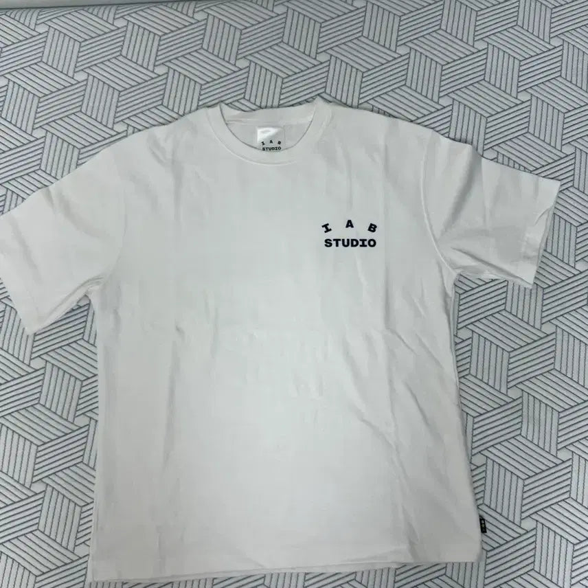 [BUNJANG] IAB Studio Short Sleeve T-Shirt L / 아이앱스튜디오 반팔티셔츠 L사이즈