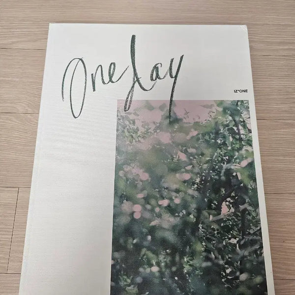 [BUNJANG] IZ*ONE One Day Photobook / 아이즈원 원 데이 one day 화보