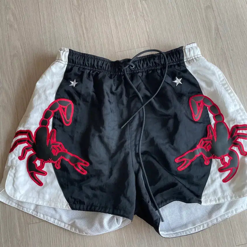 [BUNJANG] Nike NSW Scorpion Shorts L Size / 나이키 NSW 스콜피온 전갈 쇼츠 중고 L 사이즈