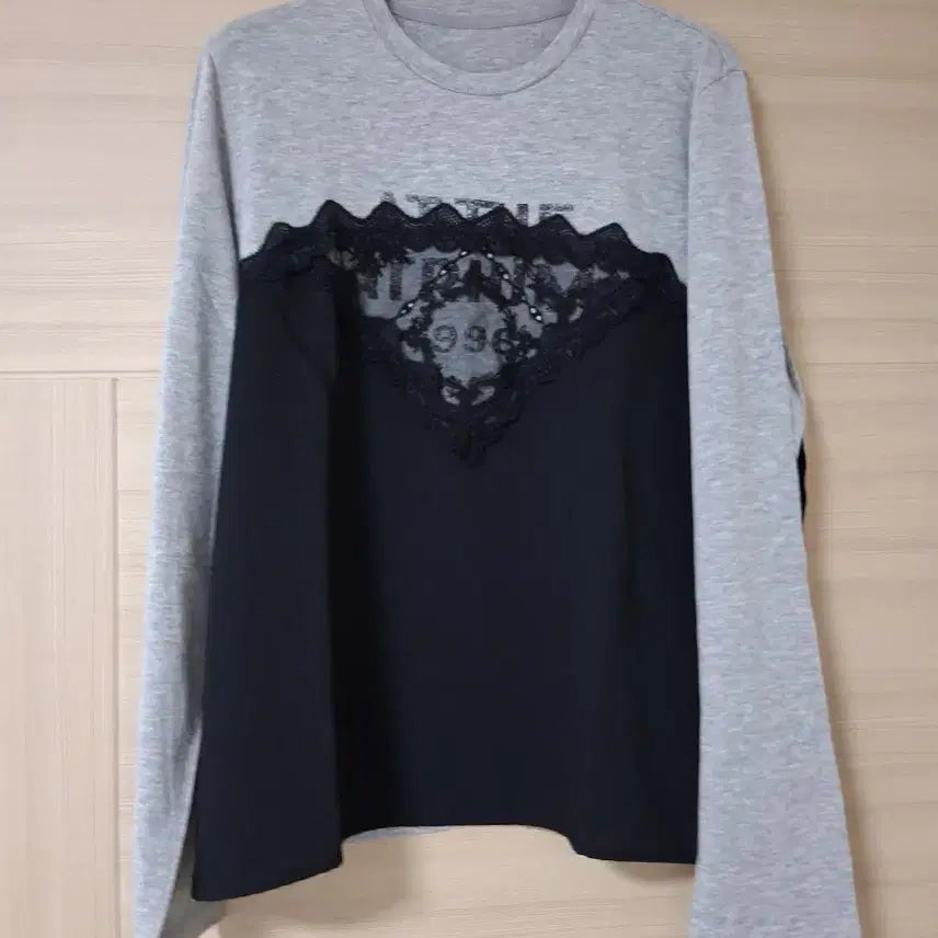 [BUNJANG] ZOOC Black Lace Color-Block Sweatshirt / 주크 블랙 레이스 배색 맨투맨
