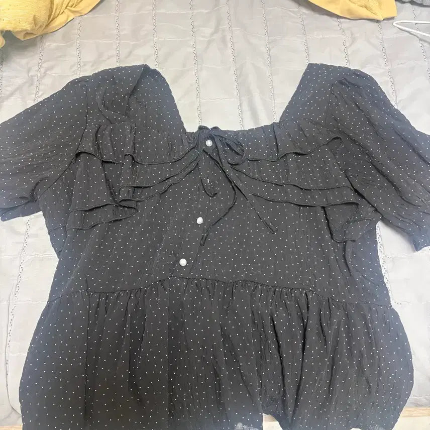 [BUNJANG] Plus Size Black Polka Dot Summer Blouse with Frill Detail / 빅사이즈 검정 도트 여름블라우스