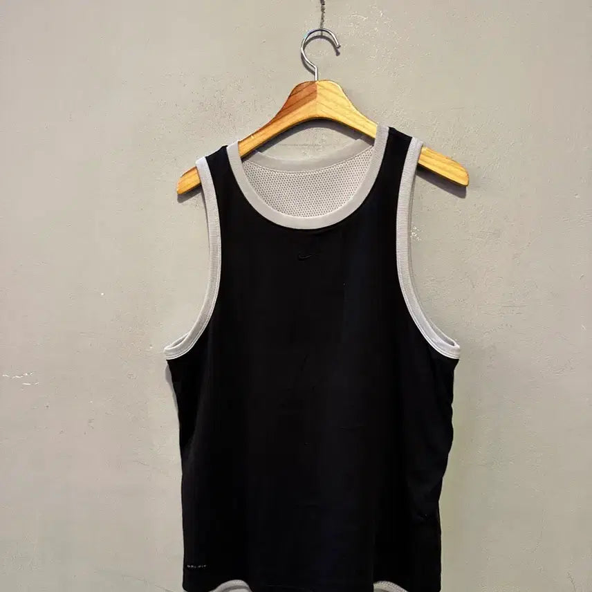 [BUNJANG] Nike Dri-FIT Black Tank Top / 나이키 드라이핏 블랙 나시