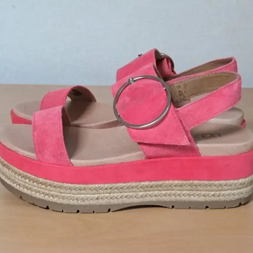 [BUNJANG] UGG Platform Wedge Sandals - 240 / UGG 키높이 샌들 240
