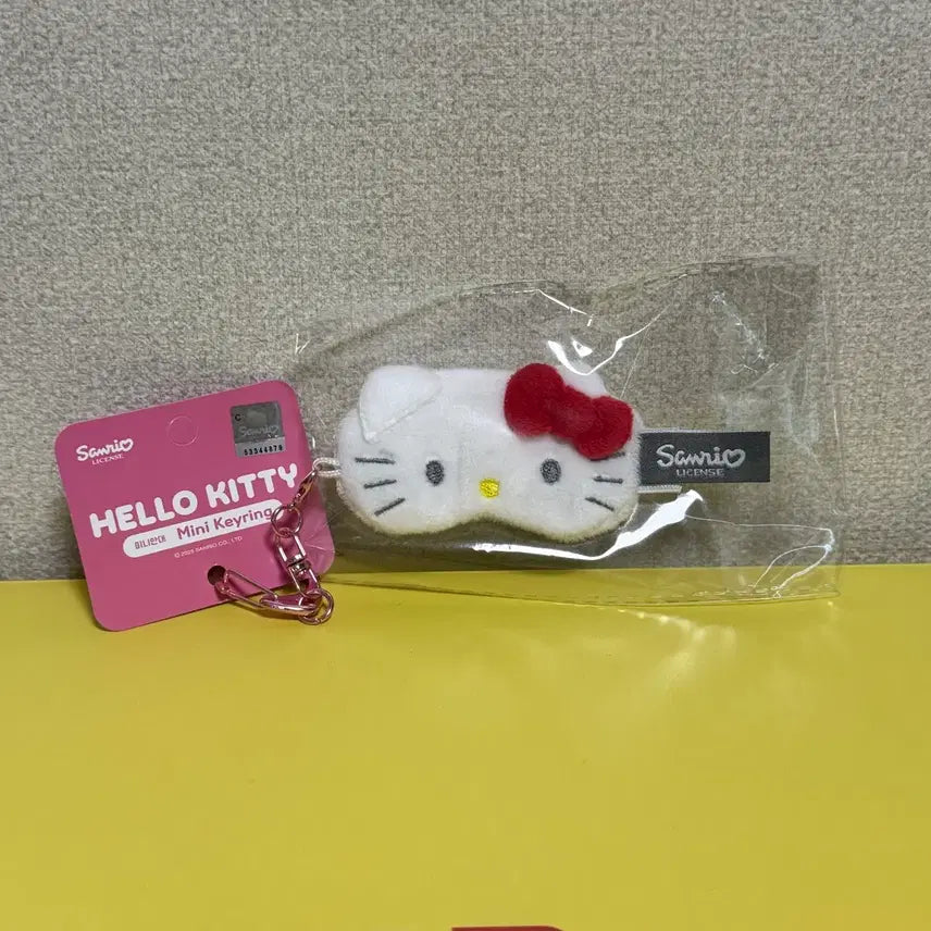 [BUNJANG] Sanrio Hello Kitty Sleeping Mask Keychain / 산리오 키티 안대 키링