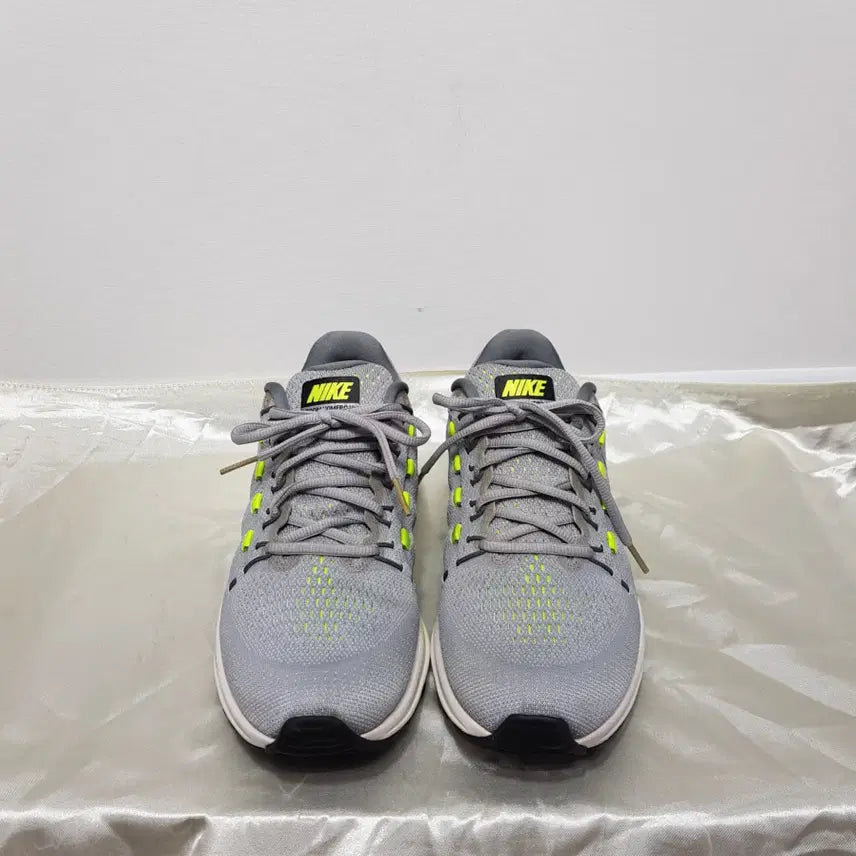 [BUNJANG] Nike Zoom Vomero 12 Running Shoes (265mm) / 265/나이키/줌보메로12/기본런닝화/소재천/메쉬/파라오쇼핑