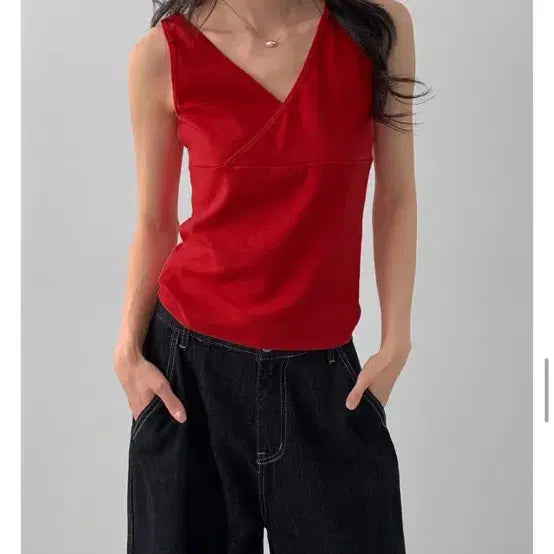 [BUNJANG] Manique Red V-Neck Sleeveless Top / 매니크 레드 브이넥 나시