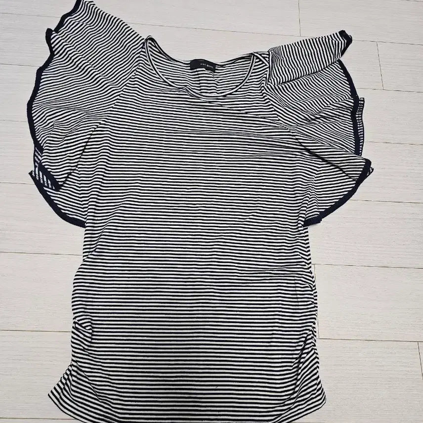 [BUNJANG] Anacapri Striped Ruffle Sleeve T-Shirt Size S / 아나카프리 스트라이프 러플 소매 티셔츠 S사이즈