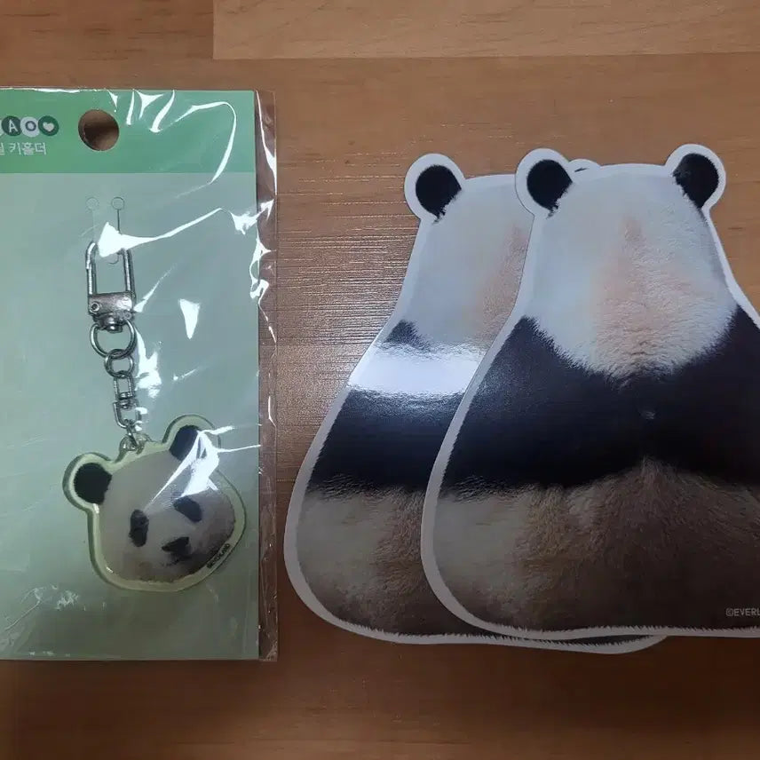 [BUNJANG] Fu Bao Acrylic Keyring & Opened Sticker Set / 푸바오 아크릴 키링 +개봉 스티커