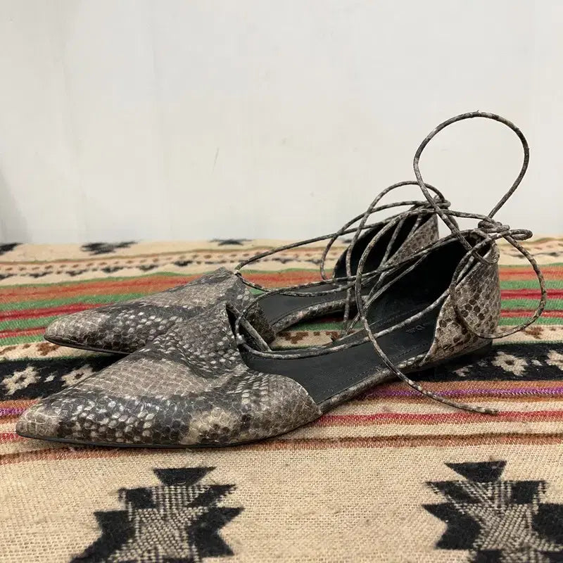 [BUNJANG] Massimo Dutti Snakeskin Flat Shoes / 마시모두띠 뱀피 플랫슈즈 끈구두 39 X02823