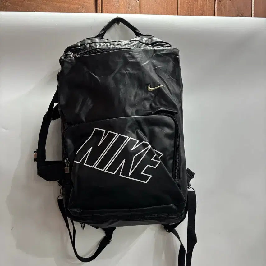 [BUNJANG] Nike Black Big Logo 3-Way Backpack / [가로 29] 나이키 블랙 빅로고 3WAY 백팩 크로스바디 3.5  - 브랜드: 나이키 (NIKE) - 색상: 블랙 - 사이즈: 가로 29 / 세로 46 (cm)  [상품 설명]