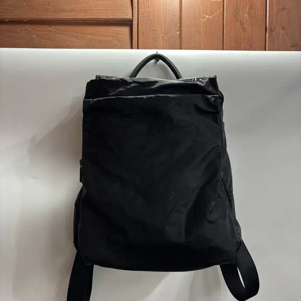 [BUNJANG] Mandarina Duck Black Nylon Backpack / [가로 31] 만다리나덕 블랙 나일론 백팩 3.9  - 브랜드: 만다리나덕 (MANDARINA DUCK) - 색상: 블랙 - 사이즈: 가로 31 / 세로 38 (cm)  [상품 설