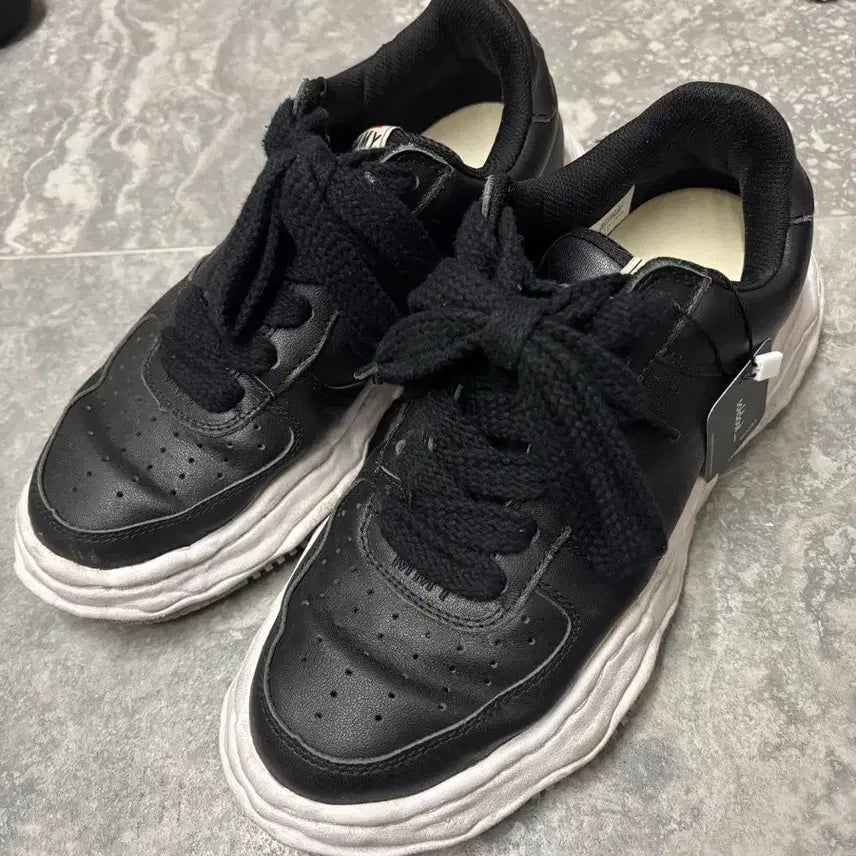 [BUNJANG] Mihara Yasuhiro Wayne Black & White Sneakers Size 41 / 미하라야스히로 웨인 검흰