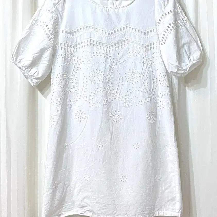 [BUNJANG] White Punching Detail Blouse Size 55-66 / 화이트 펀칭 원피스 55반 상태 양호 오염없음