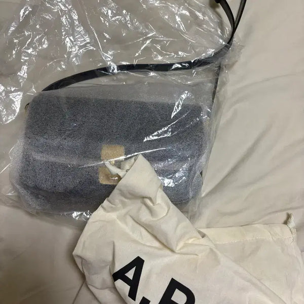 [BUNJANG] A.P.C. Grace Baguette Shoulder Bag / 아페쎄 A.P.C 그레이스 바게트 숄더백 크로스백