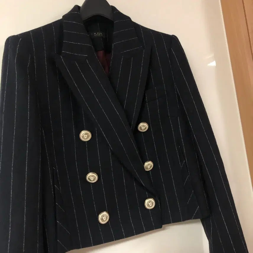 [BUNJANG] MICHAA Wool Stripe Button Cropped Jacket Navy / 미샤 MICHAA 울 스트라이프 버튼 크롭 울자켓 출근룩 하객룩 숏 고급