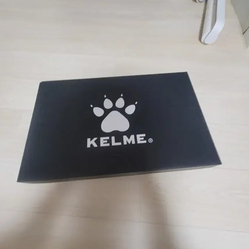 [BUNJANG] Kelme Soccer Cleats Silver Size 235mm / 켈미 축구화 235 새거