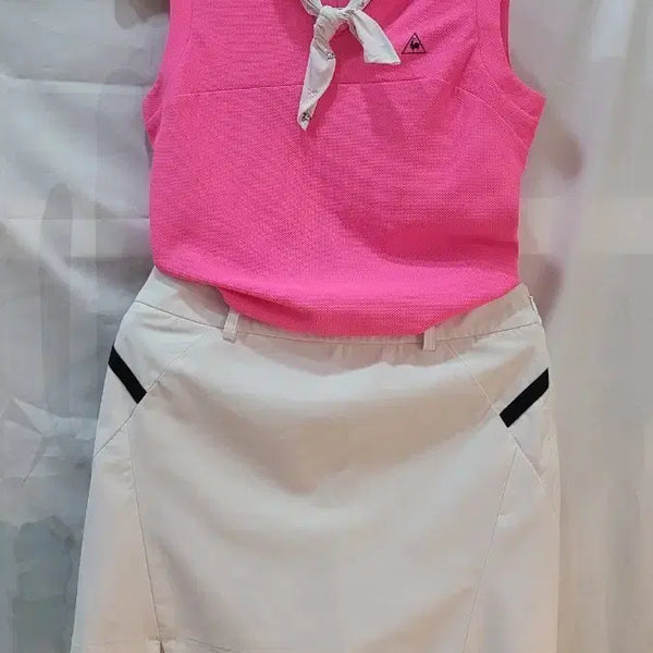 [BUNJANG] Le Coq Sportif Golf Sleeveless Top (XS) & Wild Angle Skirt (64) Set / 르꼬끄 골프 핑크 민소매xs 와일드앵글치마64 세트