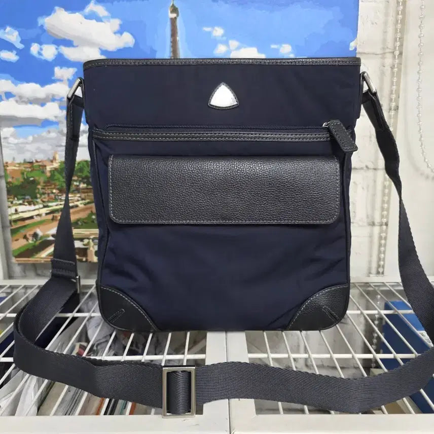 [BUNJANG] Louis Castel Men's Cross Bag Messenger Bag / 루이까스텔 남성 크로스백 메신저백 삼각로고 BF75