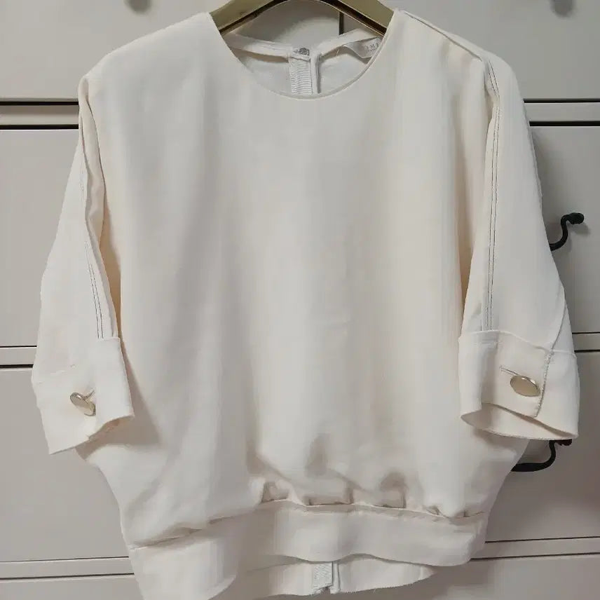 [BUNJANG] Time R Semi-Sleeve Blouse / 타임 반팔 블라우스