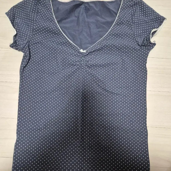 [BUNJANG] Brandy Melville Navy Polka Dot Short Sleeve V-Neck T-Shirt with Lace Detail / 브랜디멜빌 반팔 티셔츠