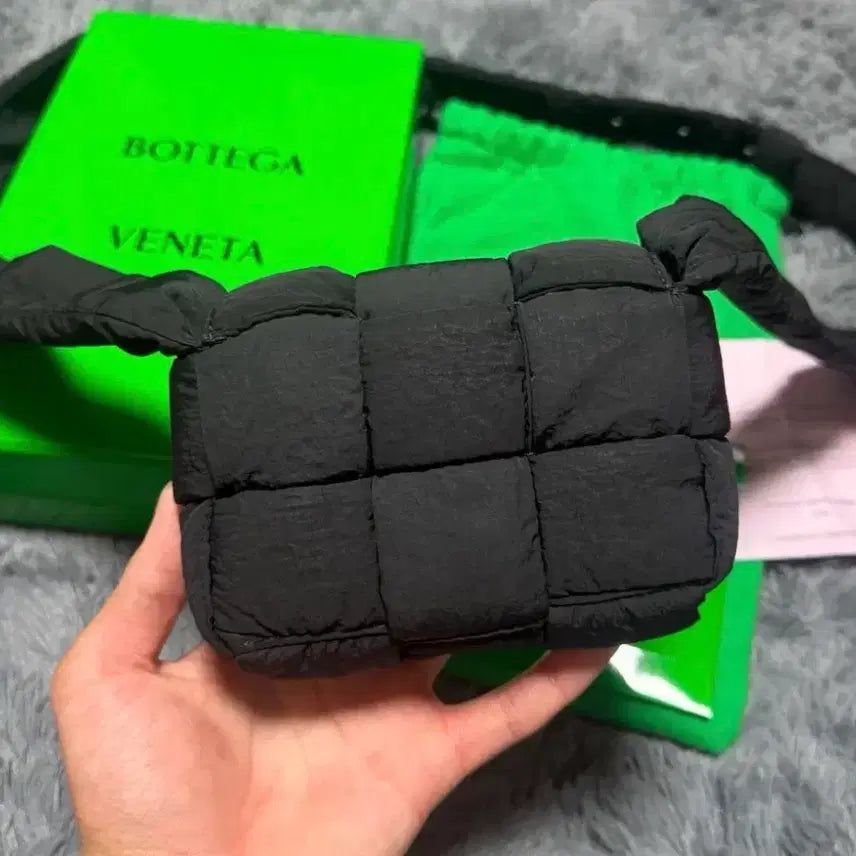 [BUNJANG] Bottega Veneta Cassette Padded Mini Bag Black / [풀구성/OS]보테가베네타 카세트백 패딩 미니 블랙