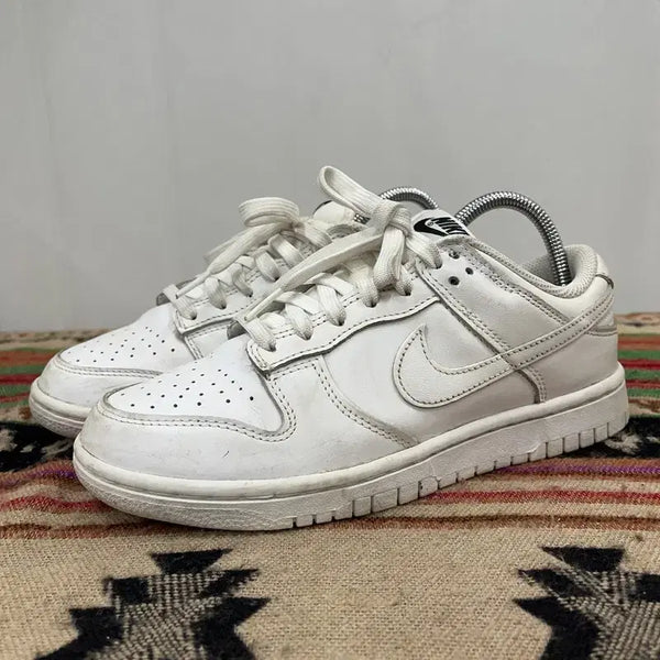 [BUNJANG] Nike Dunk Low Triple White Sneakers (235) / 나이키 덩크 로우 트리플 화이트 스니커즈 235 X02800
