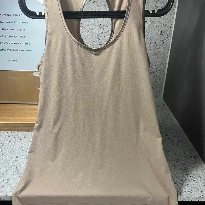 [BUNJANG] Emporio Armani Beige Sleeveless Top M / 엠포리오 아르마니 베이지 민소매 탑 M