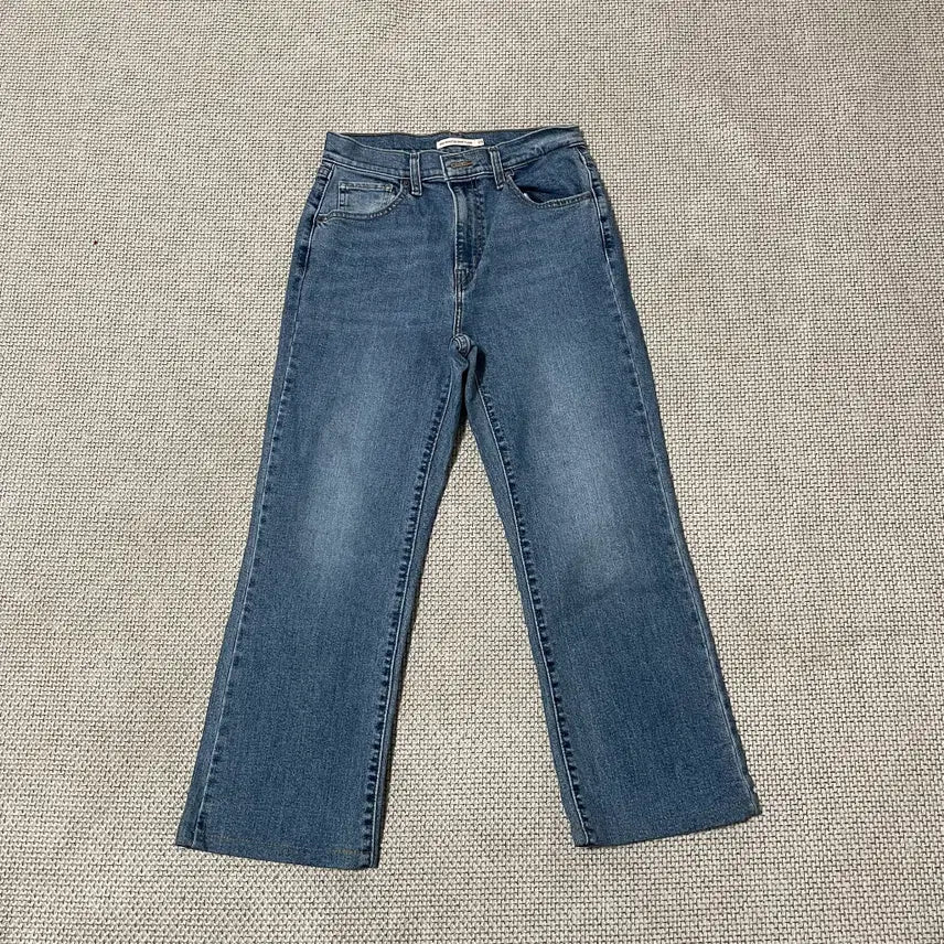 [BUNJANG] Levi's High-Waisted Cropped Flare Jeans - Size 28 / 28 리바이스 하이웨스트 크롭 플레어진 청바지 N.9456