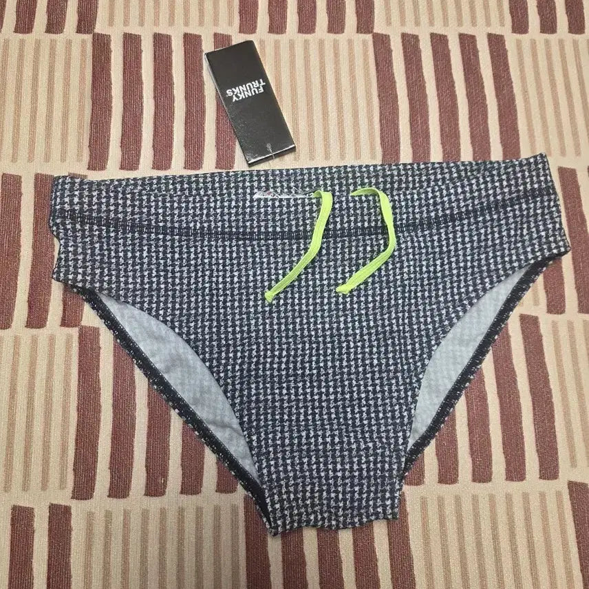 [BUNJANG] Funkita Men's Triangle Swimsuit Size 32 / 펑키타 남성 삼각 수영복 32사이즈(새상품)