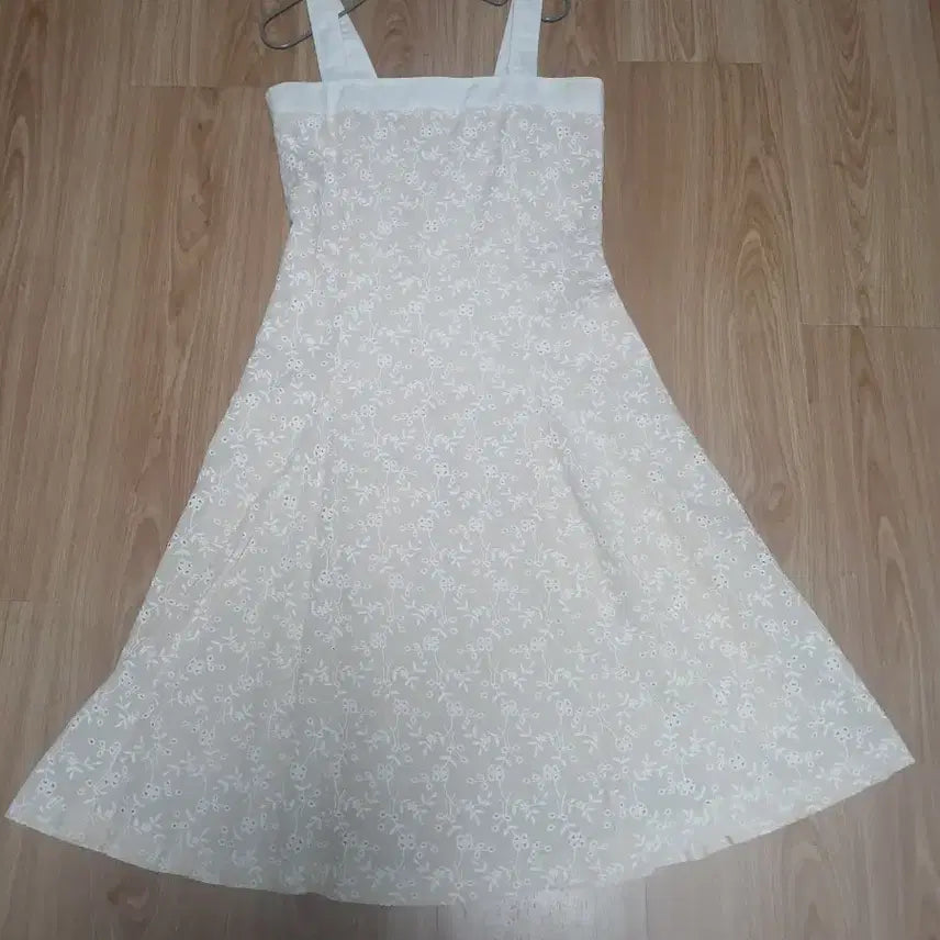 [BUNJANG] Ivory Cotton Punching Dress with Corset Detail / 55 코르셋 면펀칭원피스