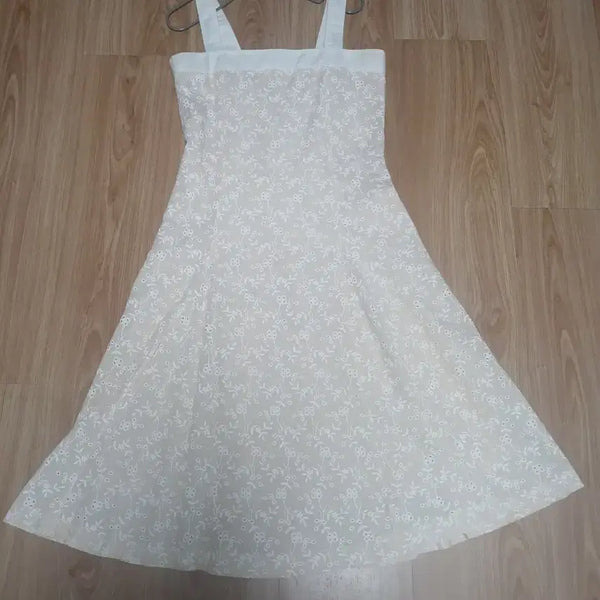 [BUNJANG] Ivory Cotton Punching Dress with Corset Detail / 55 코르셋 면펀칭원피스