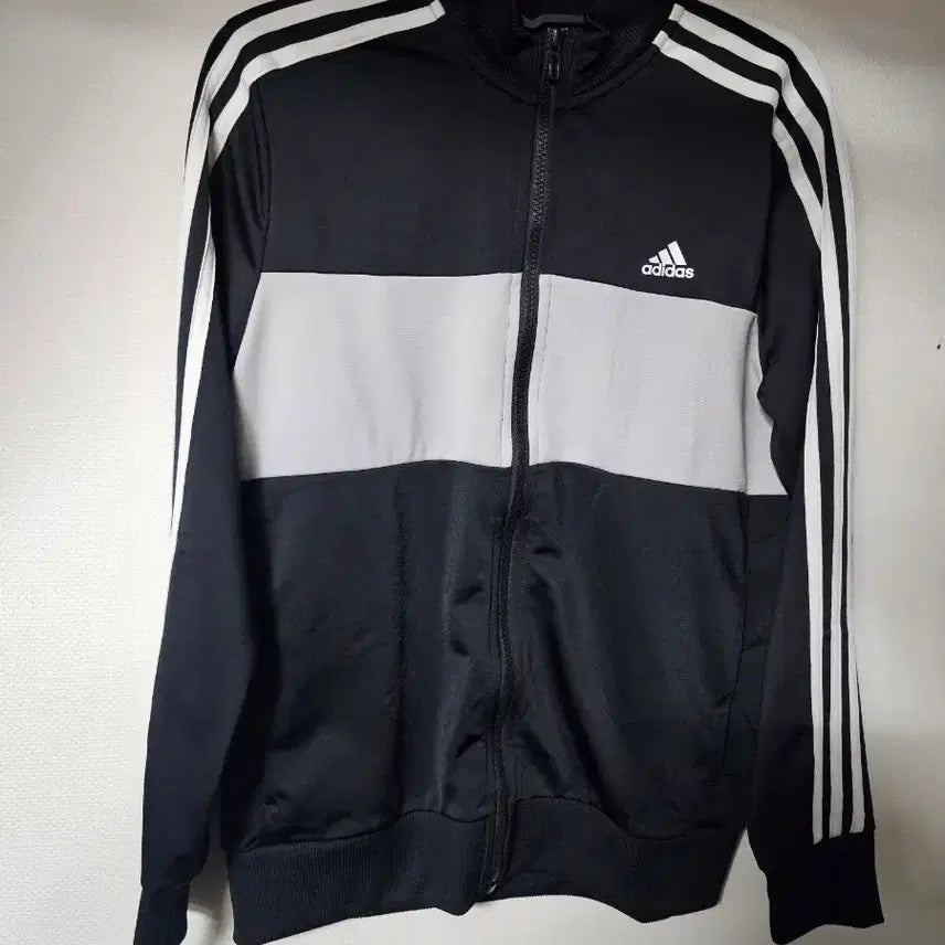 [BUNJANG] Adidas Track Jacket Jersey Size 160 / 새상품 아디다스 저지  160 사이즈 여성가능