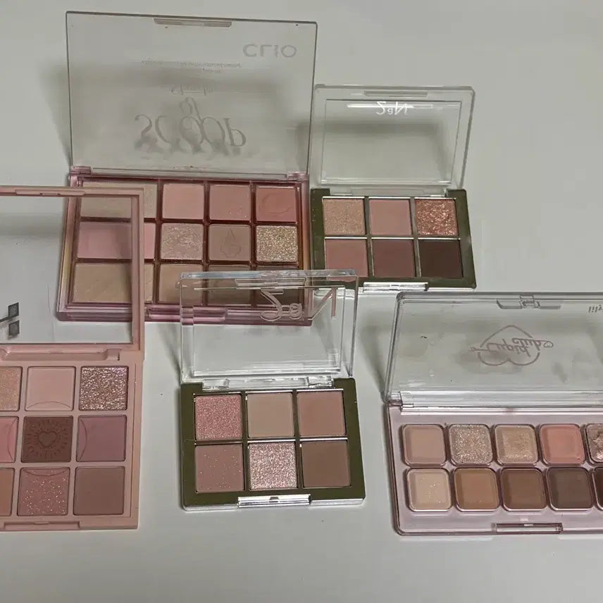 [BUNJANG] CLIO, Holika Holika, Too Cool For School, Lilybyred Eyeshadow Palettes / 섀도우팔레트 판매