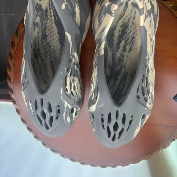 [BUNJANG] Adidas Yeezy Boost 350 V2 "Moon Grey" Sneakers 275 / 이지 러너 문그레이 275