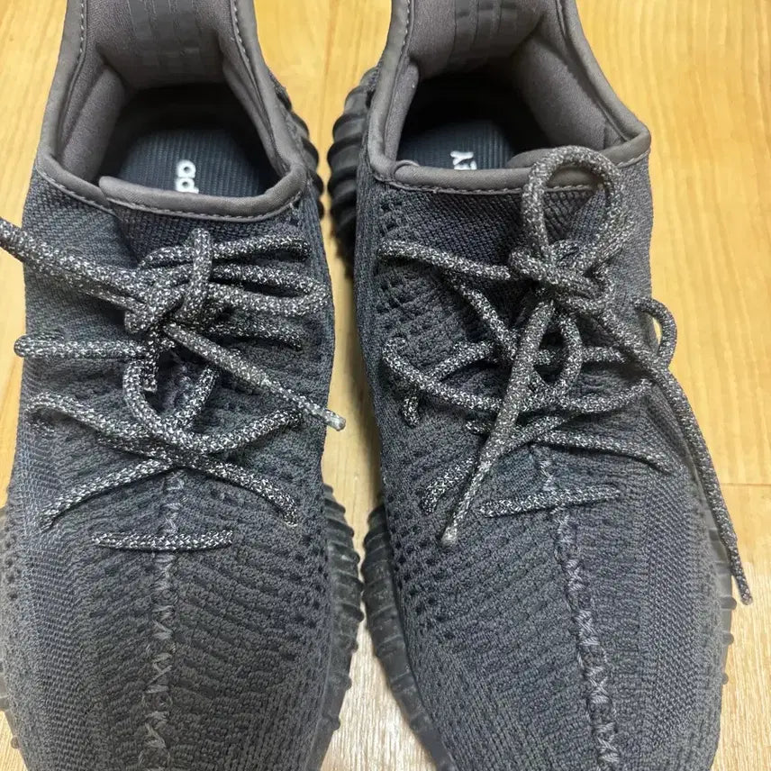 [BUNJANG] Adidas Yeezy Boost 350 V2 Triple Black Sneakers / 아디다스 이지부스트 350 V2 트리플블랙