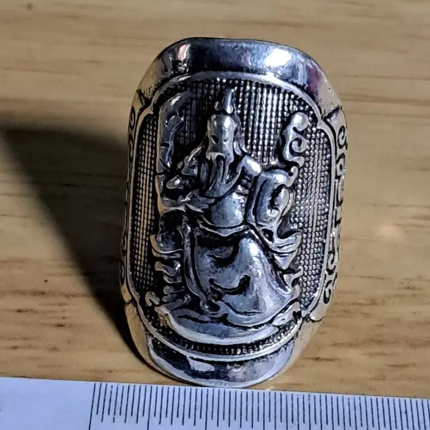 [BUNJANG] Vintage Accessories Bundle: Rings, Necklace, Bracelet, Foreign Coins, Buddha Amulets, Chinese Porcelain / ㄱ7.반지7.관우.프리싸이즈.악세사리.빈티지.목걸이.팔찌.은화.외국동전.은반지.금반지.근대주화.부처님.호신불.불상.고전주화.골동품.중국도자기