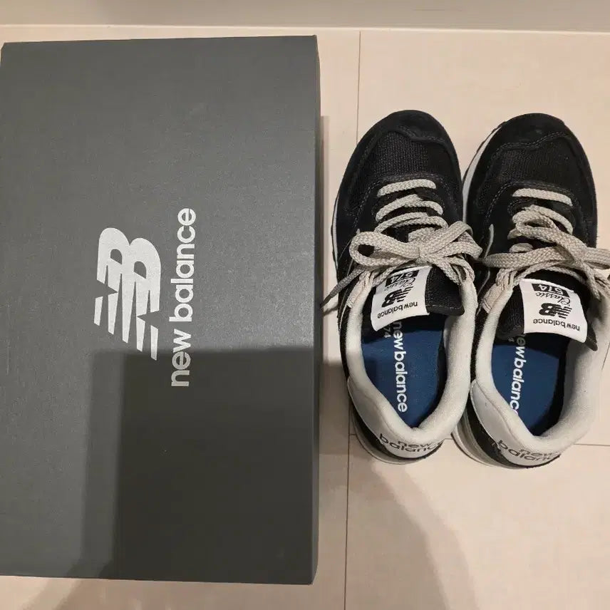 [BUNJANG] New Balance 574 Black Sneakers / 뉴발란스 574 블랙 240