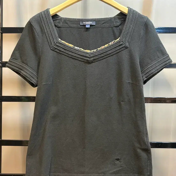 [BUNJANG] Burberry London Black Square Neck Short Sleeve T-Shirt / [2] 버버리 런던 블랙 스퀘어넥 반팔 티셔츠 7.9