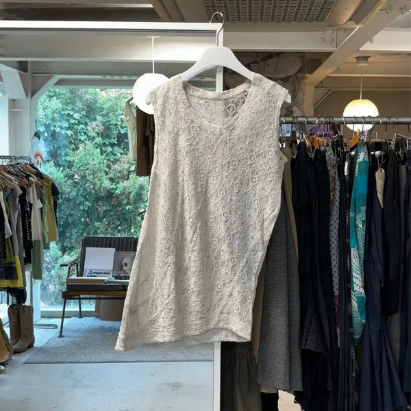 [BUNJANG] Jnby Asymmetrical Lace Sleeveless Top / Jnby 비대칭 레이스 슬리브리스