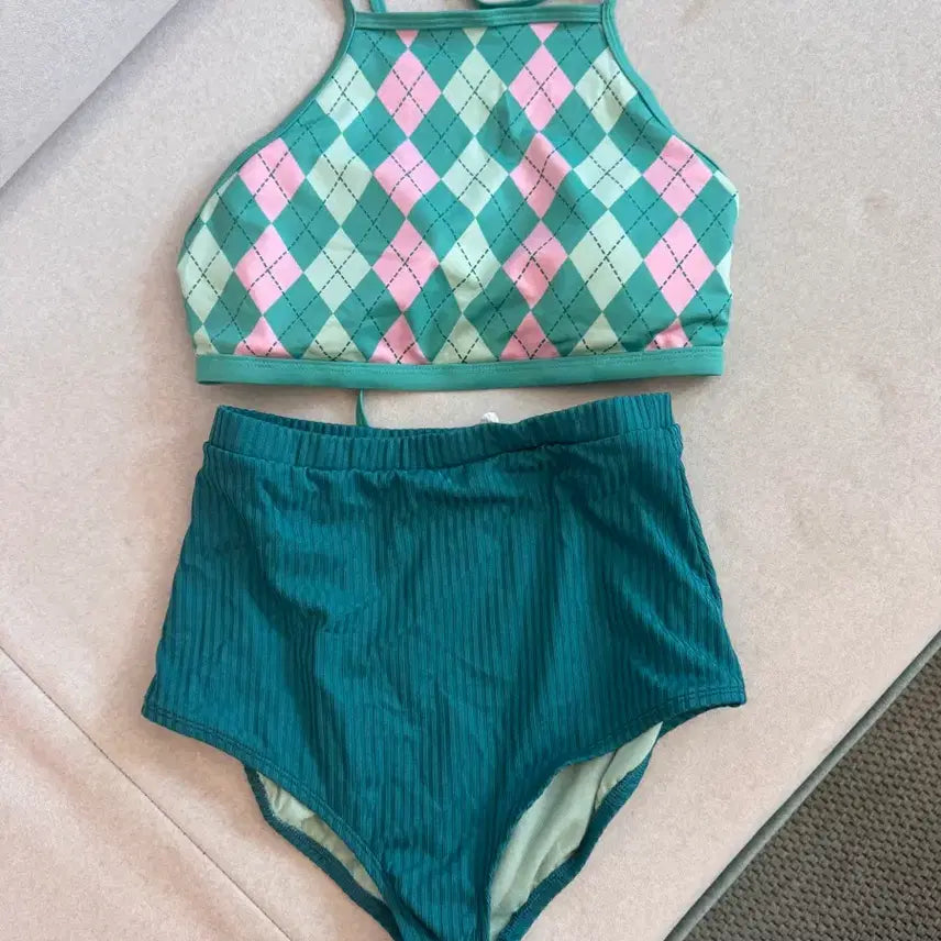 [BUNJANG] Corallique Argyle Pattern Halterneck High-Waisted Bikini Set / 코랄리크 비키니 수영복 해변 세트 휴양지