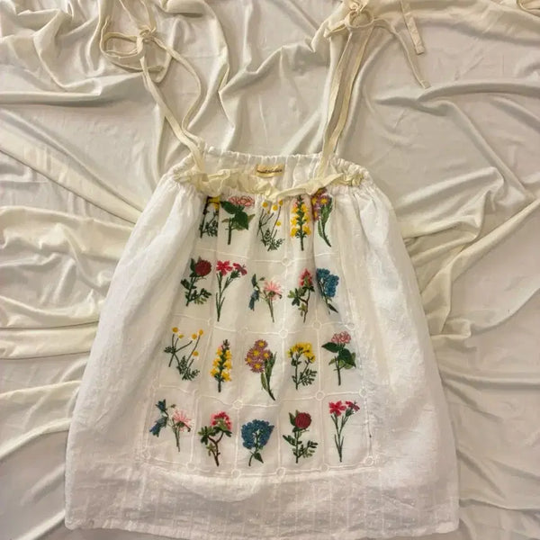 [BUNJANG] White Flower Embroidery Ribbon Tank Top / 화이트 플라워 자수 포인트 리본 나시