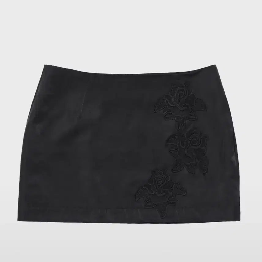 [BUNJANG] Darling Your Bad Rose Satin Mini Skirt / 달링유어배드 로즈 새틴 미니 스커트 | 쓰리타임즈 마뗑킴 비앰프롬