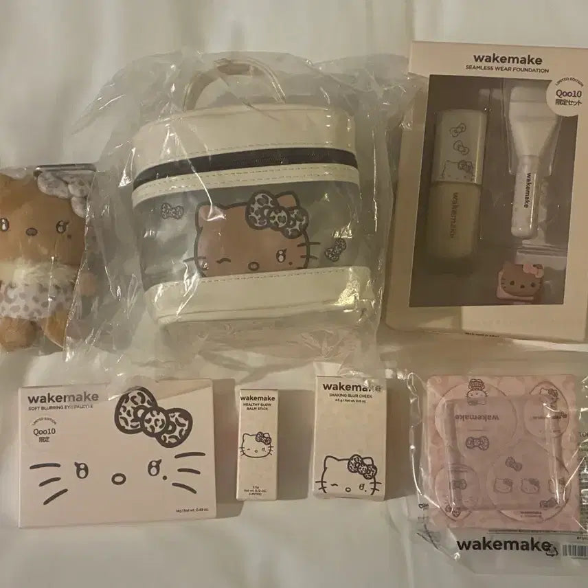 [BUNJANG] WakeMake Gal Kitty Edition Cosmetics Set / !일본수량한정새제품! 쿨톤 웨이크메이크 갸루키티 에디션 화장품 굿즈 세트