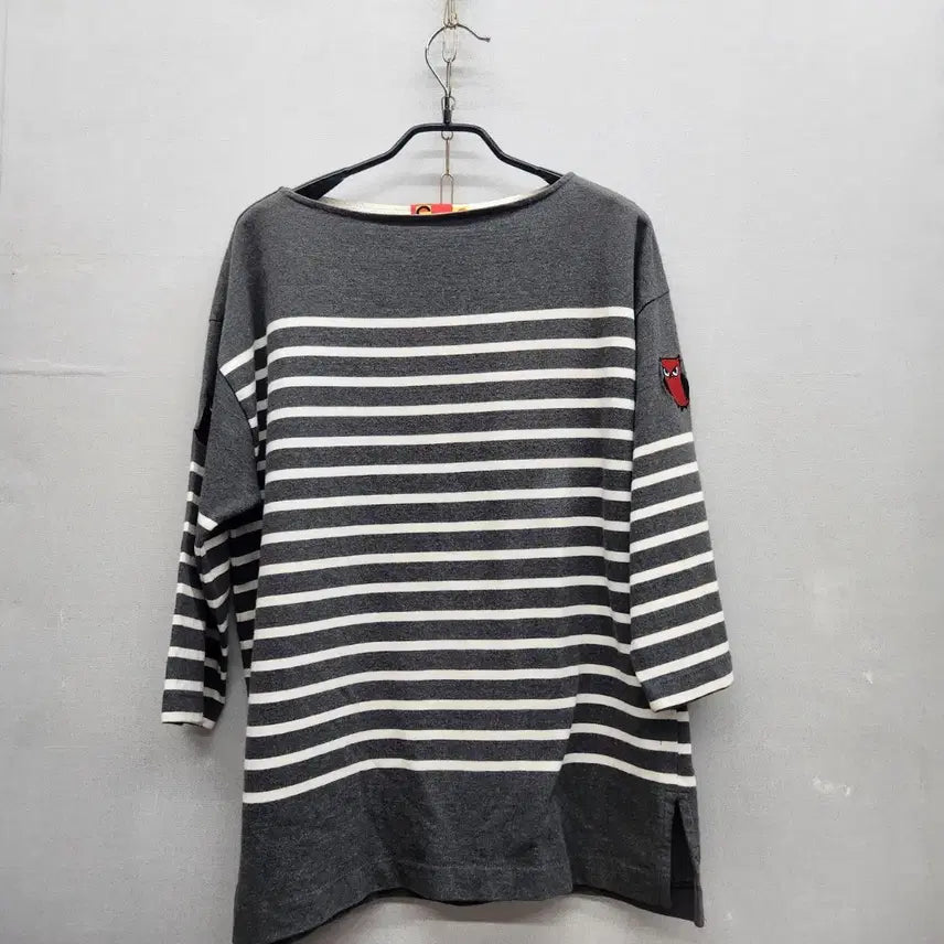 [BUNJANG] Lucky Chouette Striped Logo Wappen 7-Sleeve T-Shirt / 럭키슈에트 스트라이프 로고와펜 7부티 F(M)