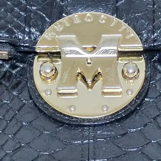 [BUNJANG] MCM Gold M Logo Clutch Bag / 메트로시티 금장 M 로고 클러치