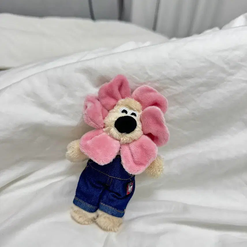 [BUNJANG] Lee Gromit Flower Overalls Keyring / 투썸플레이스 Lee 그로밋 키링  플라워 멜빵