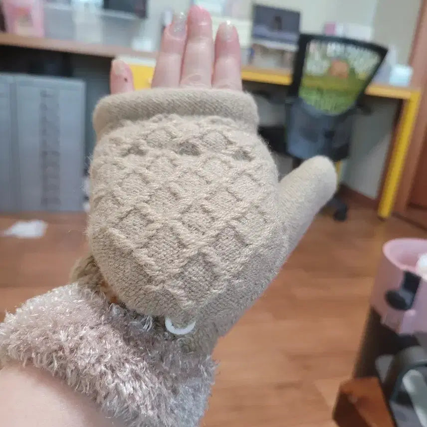 [BUNJANG] Quilted Fur Lined Knit Fingerless Gloves - Beige / 따뜻한 퀼팅 퍼 니트 핑거리스 장갑 베이지
