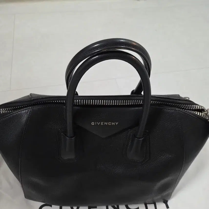 [BUNJANG] Givenchy Antigona Medium Black Leather Tote Bag / 지방시 토트백
