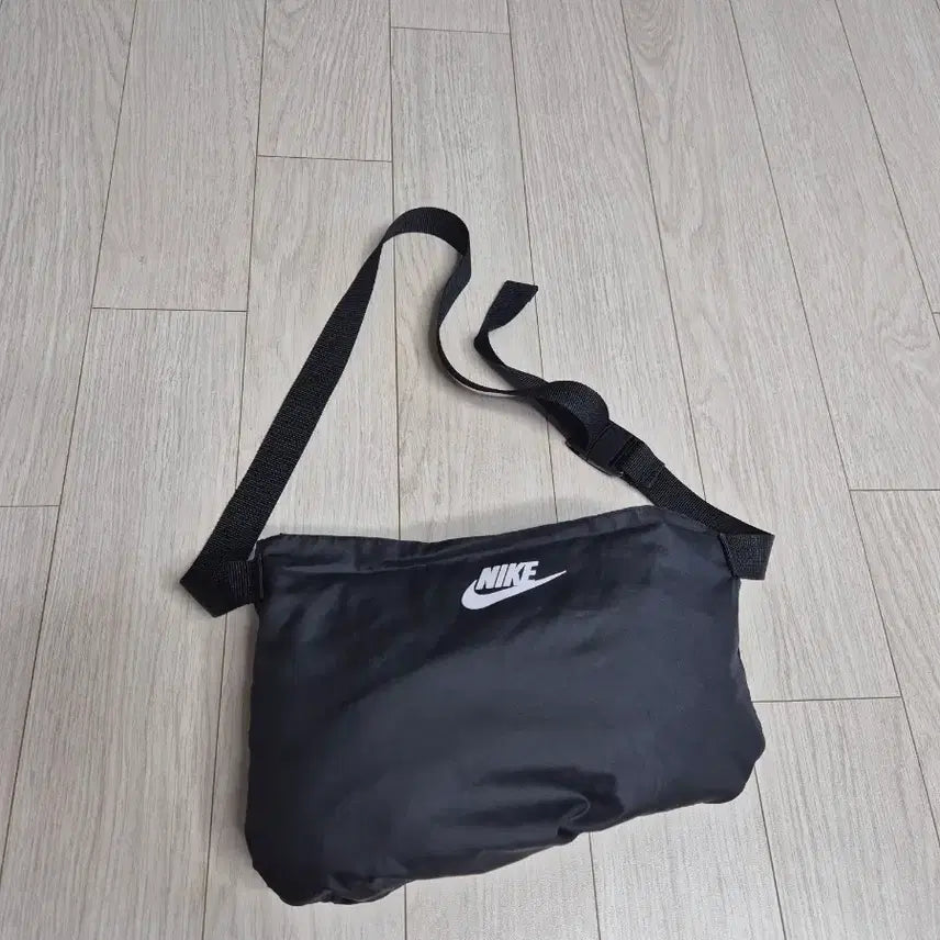[BUNJANG] Nike Black Woven Poncho / 나이키 블랙 우븐 판초우의(공용)